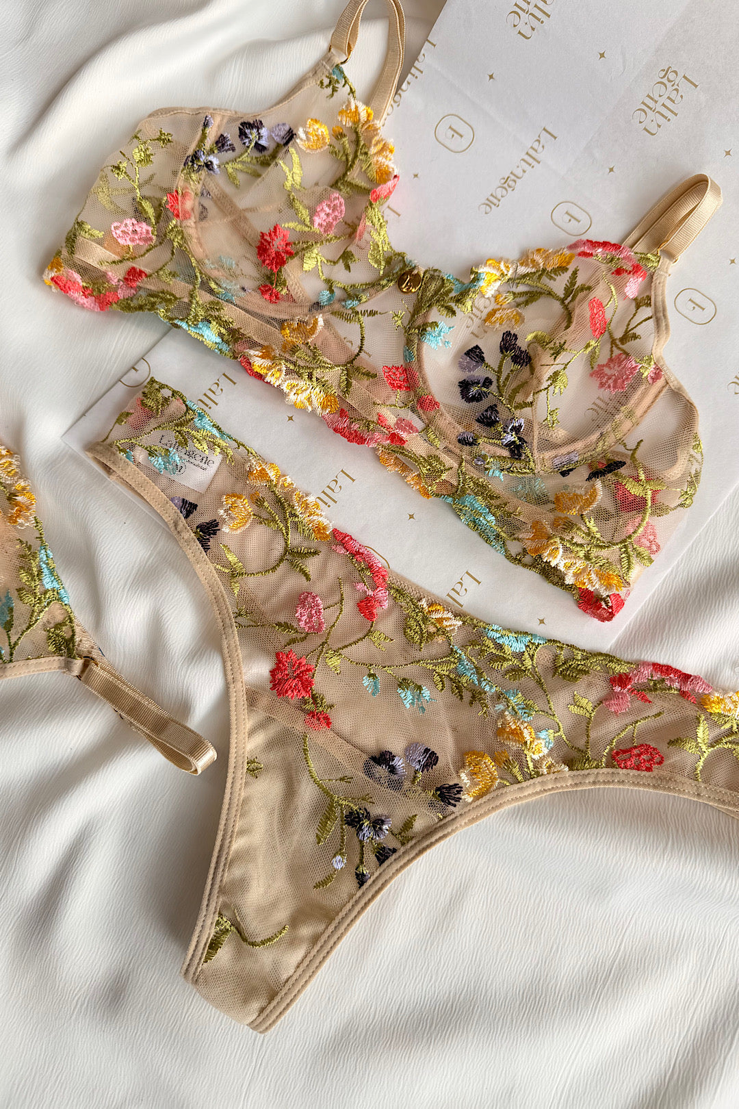 TRIO GEMA ENCAJE FLORAL BORDADO