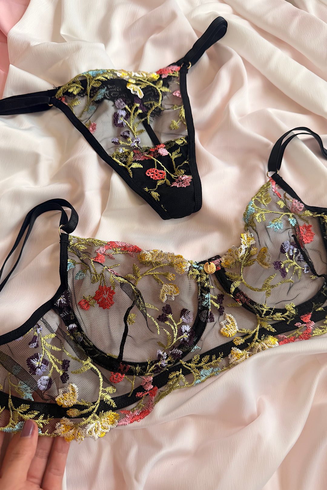 CONJUNTO GEMA ENCAJE NEGRO